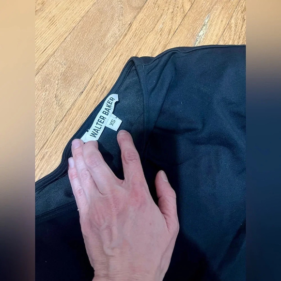 WALTER BAKER BLACK ONE-SHOULDER TOP - Picture 7 of 8